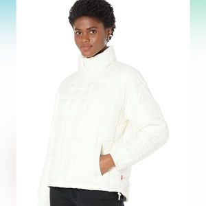 NEW never worn Levi's Women's Box Quilted Puffer Jacket XS
